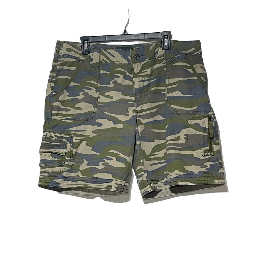 Cabela’s Men’s Cameo Cargo Shorts Size 18/18